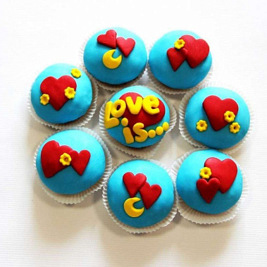 Капкейки "Love is..." купить - прокопьевск.сладкоежкин.рф