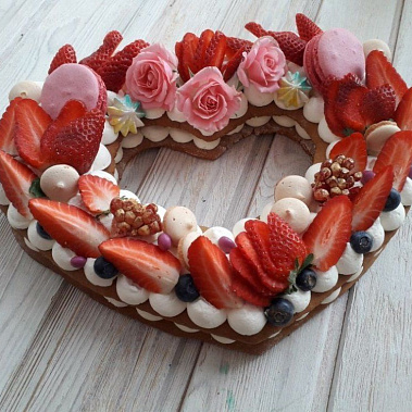 Торт "Клубничное сердце" купить - прокопьевск.сладкоежкин.рф